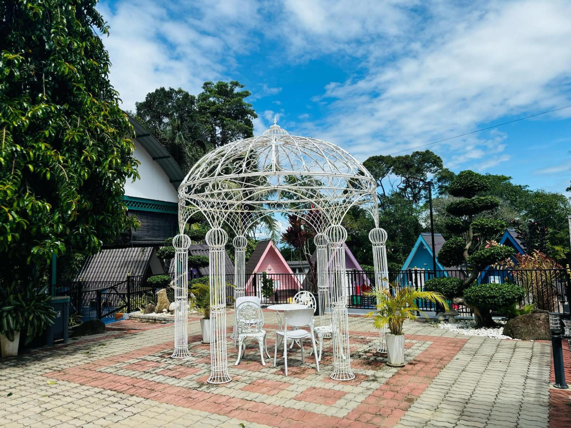 Hotel Capital O 91167 Gemilang Candi 2*